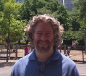 Paulo Garcez sorrindo