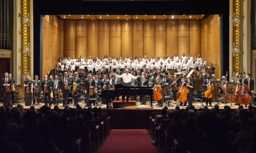 Foto do Coro Lírico durante uma apresentação